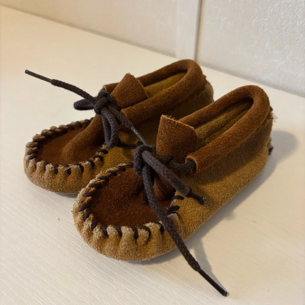 Minnetonka | Tan and Brown Kids Moccasins | Size 5